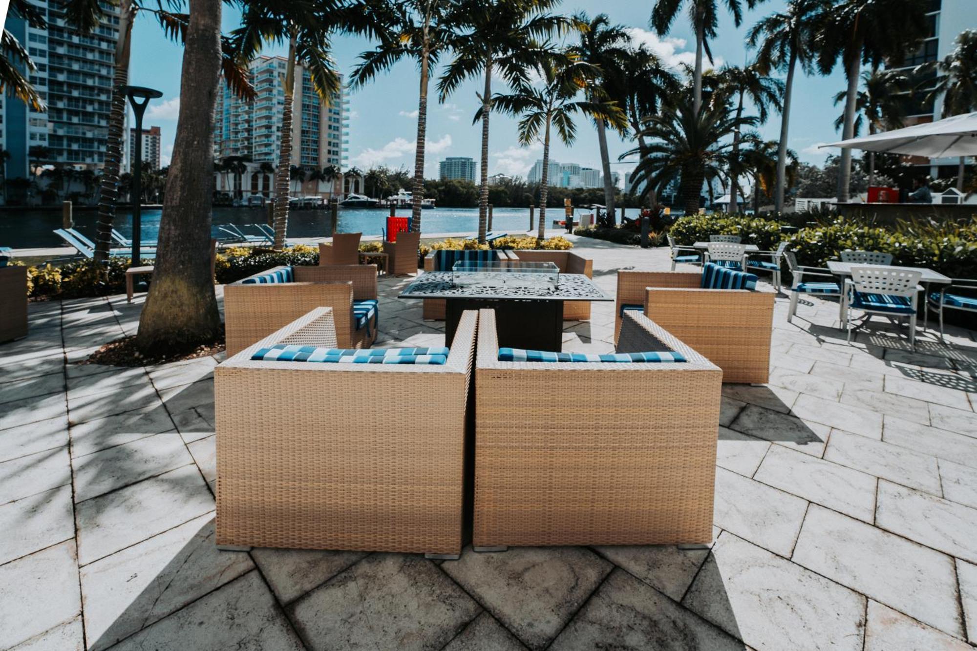 Waterview Condo- Spacious 2 Bedroom - - Steps To * Fort Lauderdale