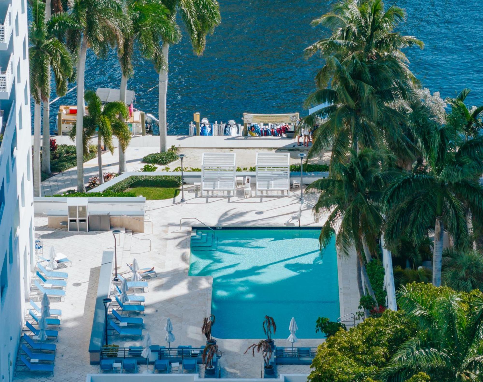 Waterview Condo- Spacious 2 Bedroom - - Steps To Aparthotel