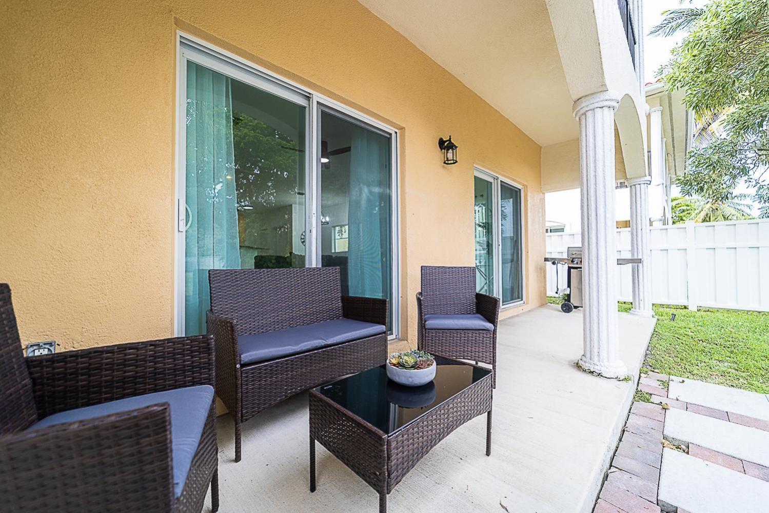 Lakeside 4br/2.5ba Oakland Oasis - 15 Mins To Dt! * Fort Lauderdale