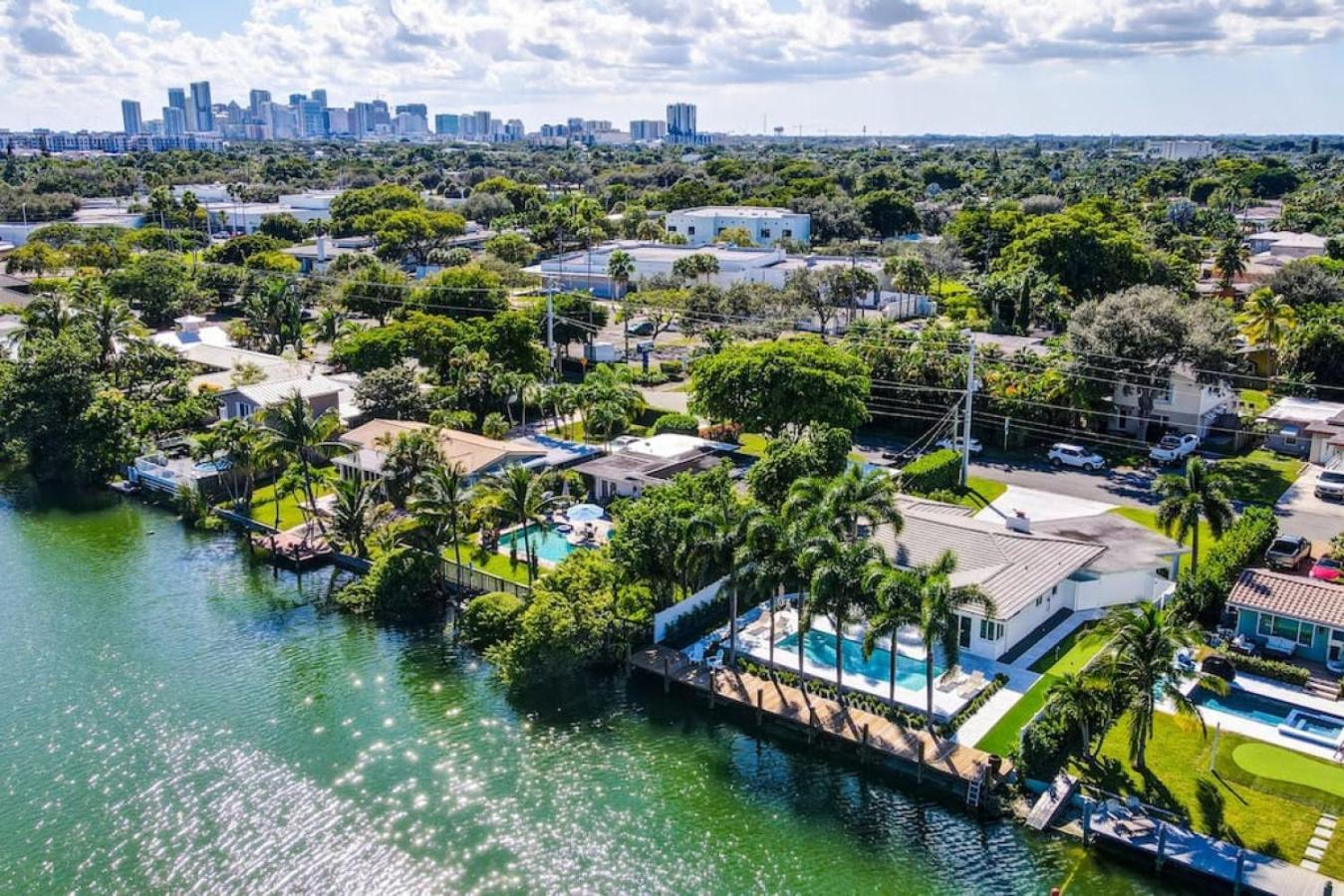 Lakefront Family Fun With Private Dock 3br 2b Holiday home Fort Lauderdale