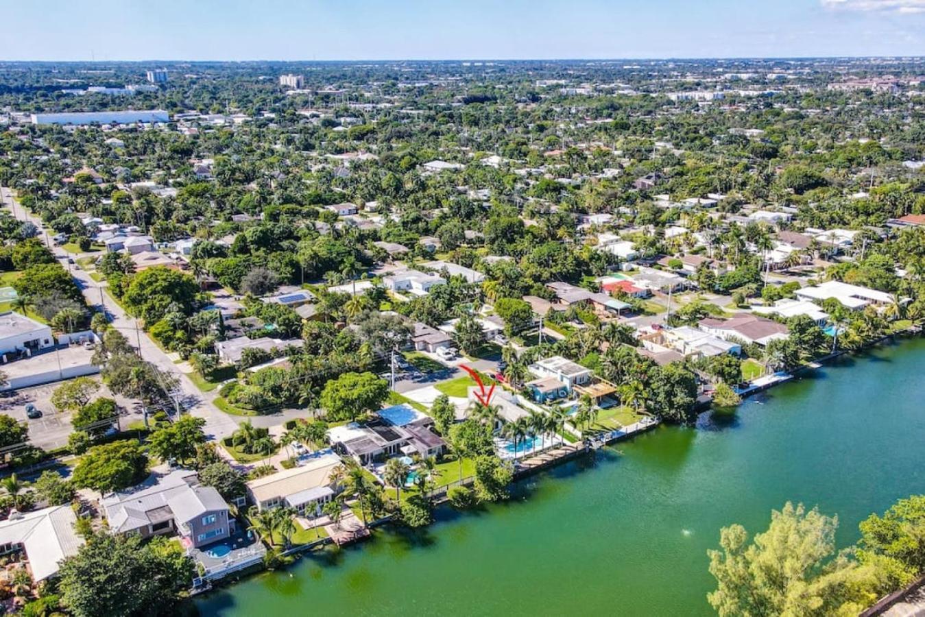 Lakefront Family Fun With Private Dock 3br 2b *