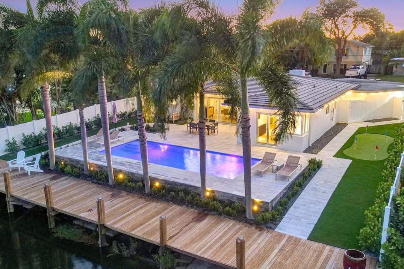 Lakefront Family Fun With Private Dock 3br 2b