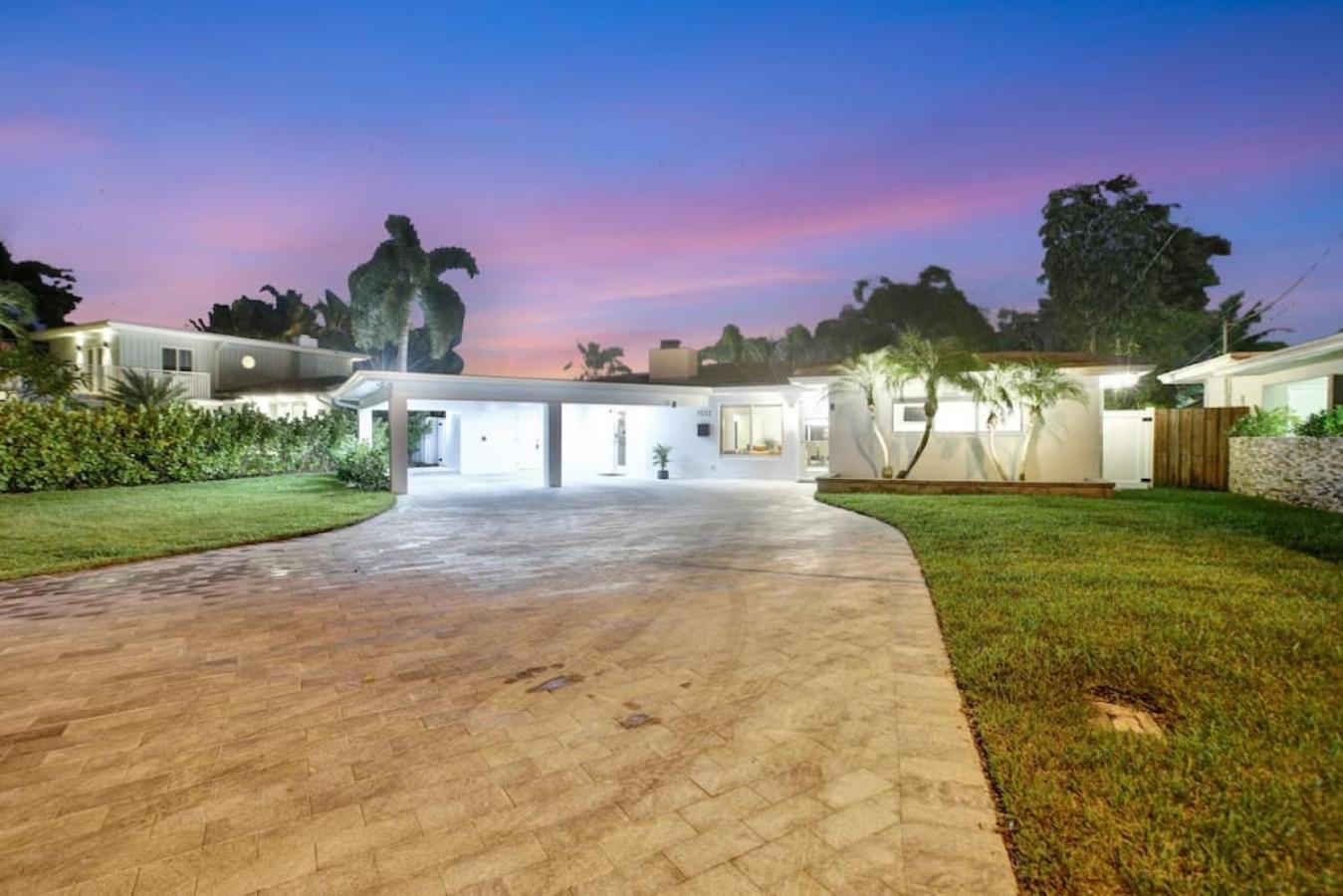 Lakefront Family Fun With Private Dock 3br 2b *