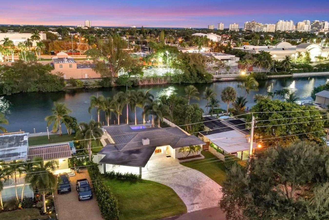 Lakefront Family Fun With Private Dock 3br 2b Holiday home Fort Lauderdale