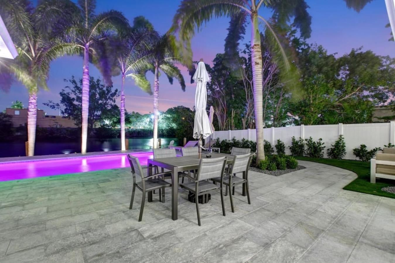 Holiday home Lakefront Family Fun With Private Dock 3br 2b