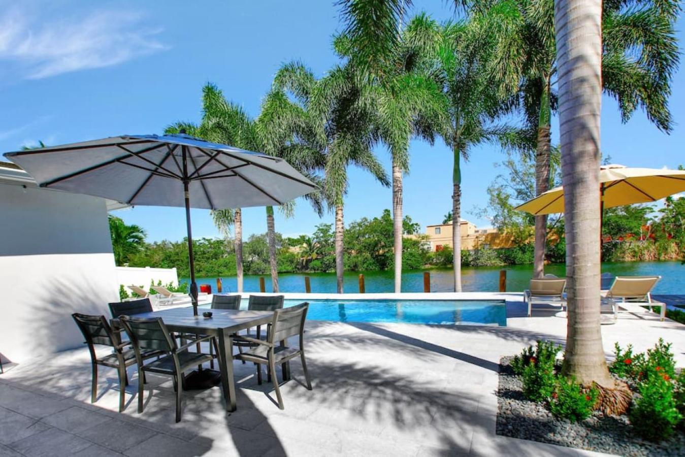 Lakefront Family Fun With Private Dock 3br 2b Holiday home