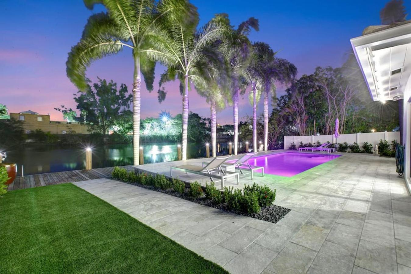 Lakefront Family Fun With Private Dock 3br 2b *