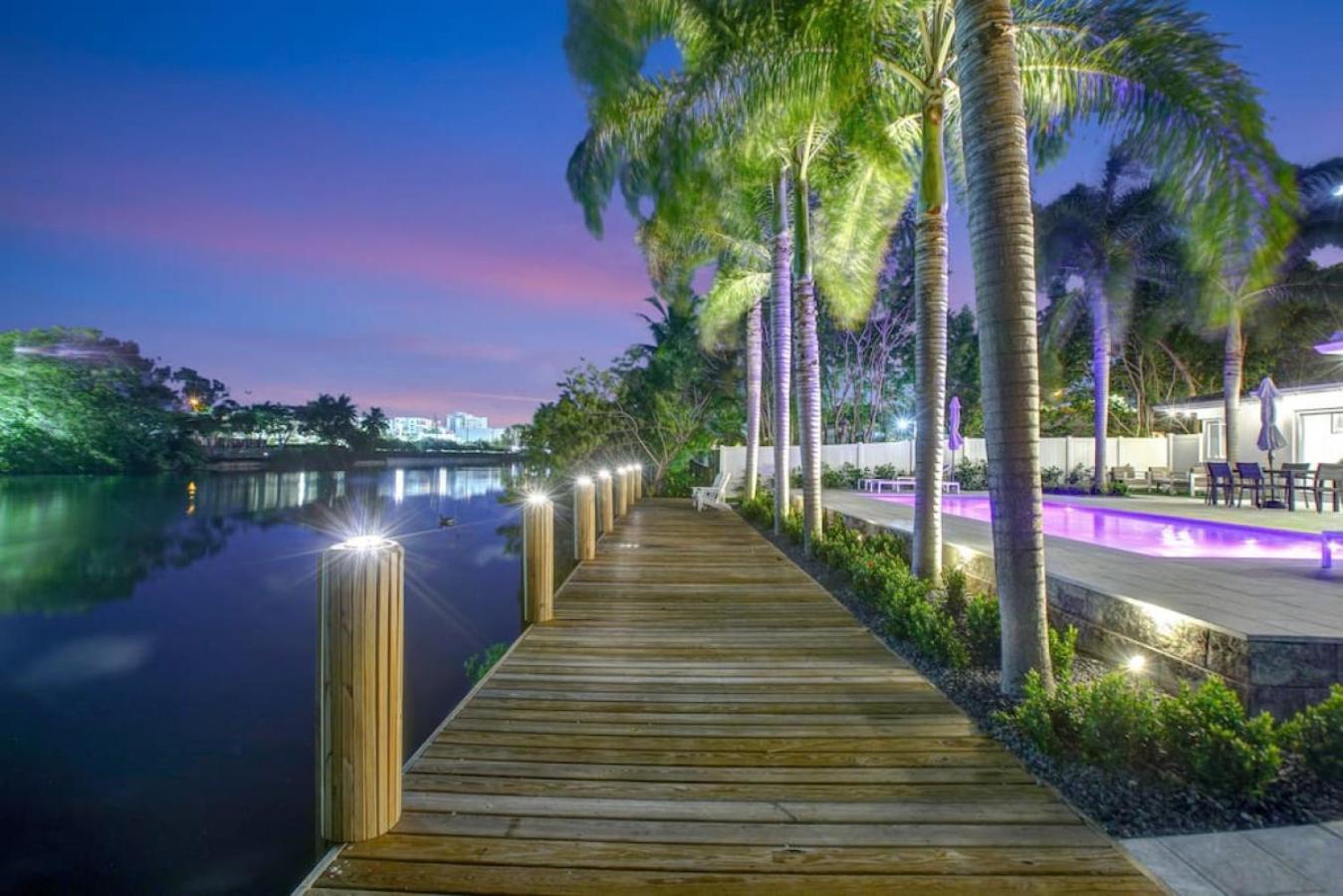 Lakefront Family Fun With Private Dock 3br 2b