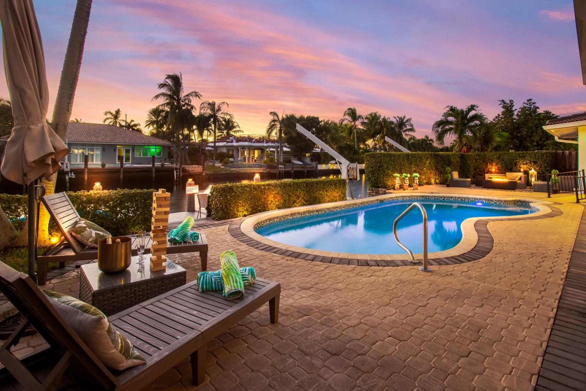 Paradise Lux Waterfrnt Villa/ W Boat & Jet Rtl