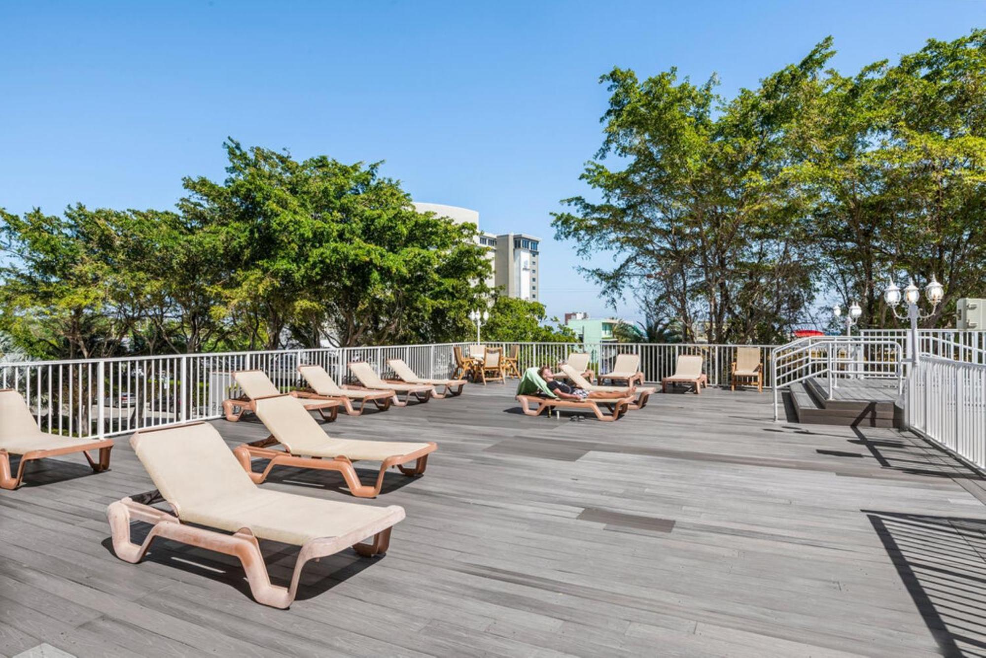 Apartment Lauderdale By Vacatia