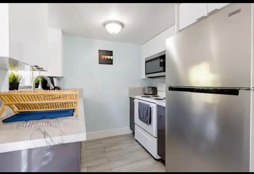 One Bedroom Apt With Private Patio Near Beach Apartment