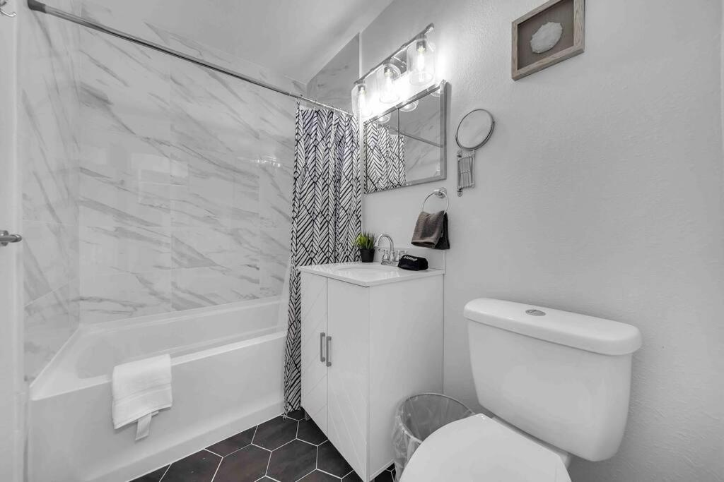 Holiday home Sweet Escape 5 Br/2ba Min From Airport And *