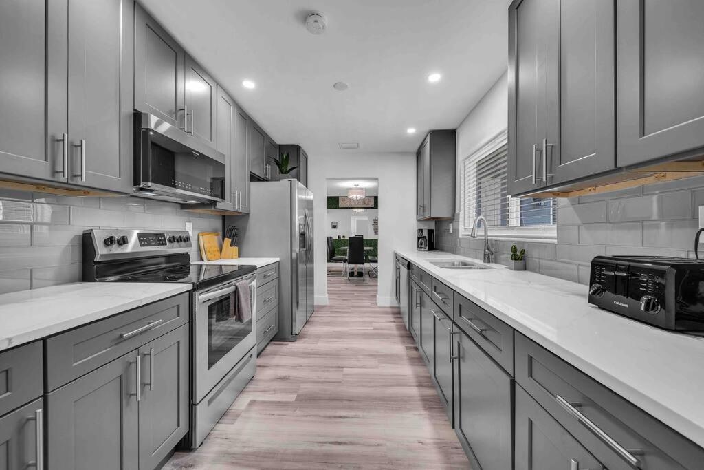 Sweet Escape 5 Br/2ba Min From Airport And Holiday home Fort Lauderdale