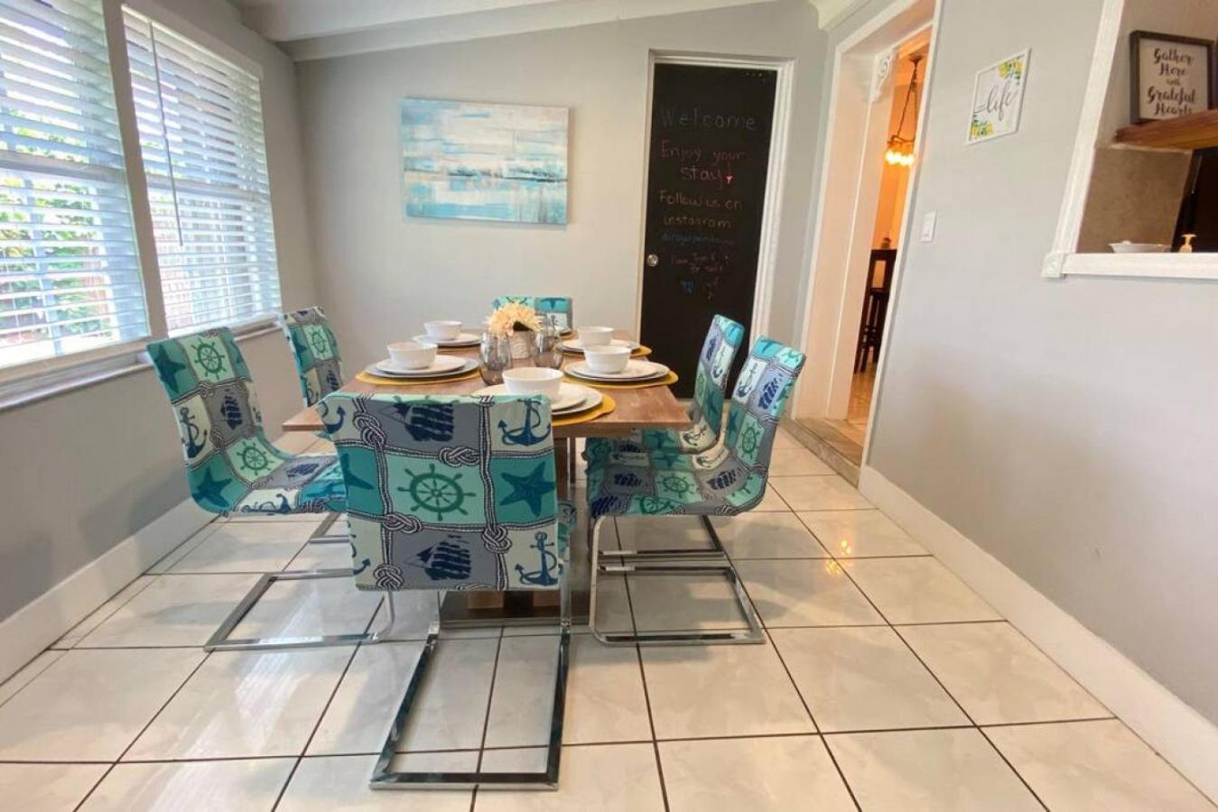 Great Location Pool W Pool Table 5br Holiday home *