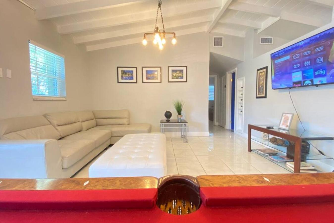 Great Location Pool W Pool Table 5br