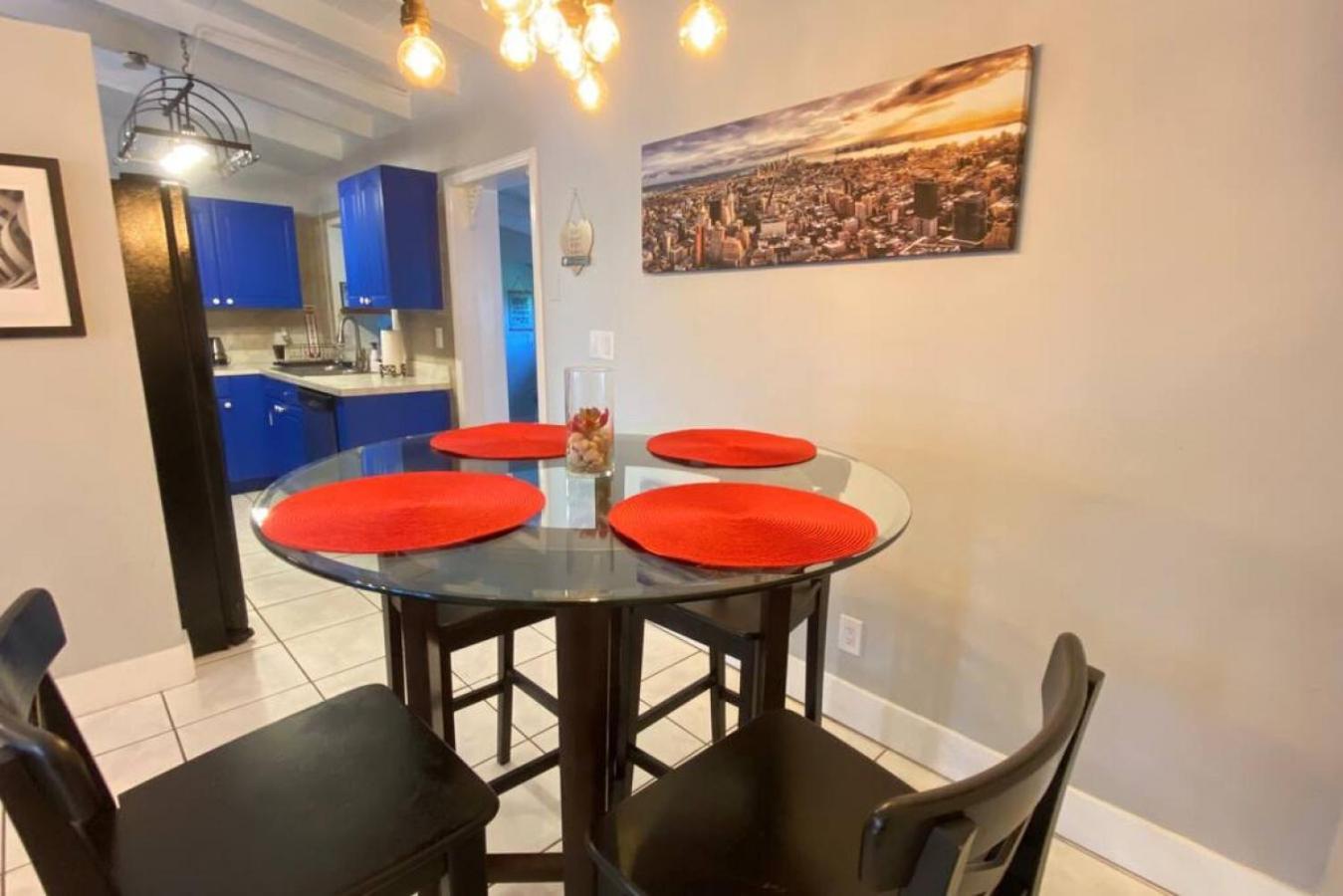 Great Location Pool W Pool Table 5br