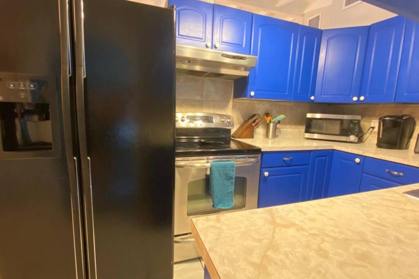Great Location Pool W Pool Table 5br