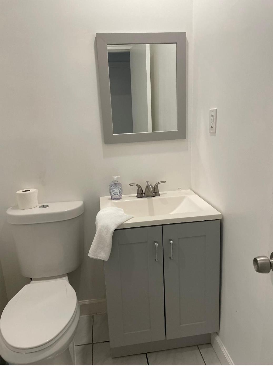 Apartment Modern Close To Downtown And The Airport *