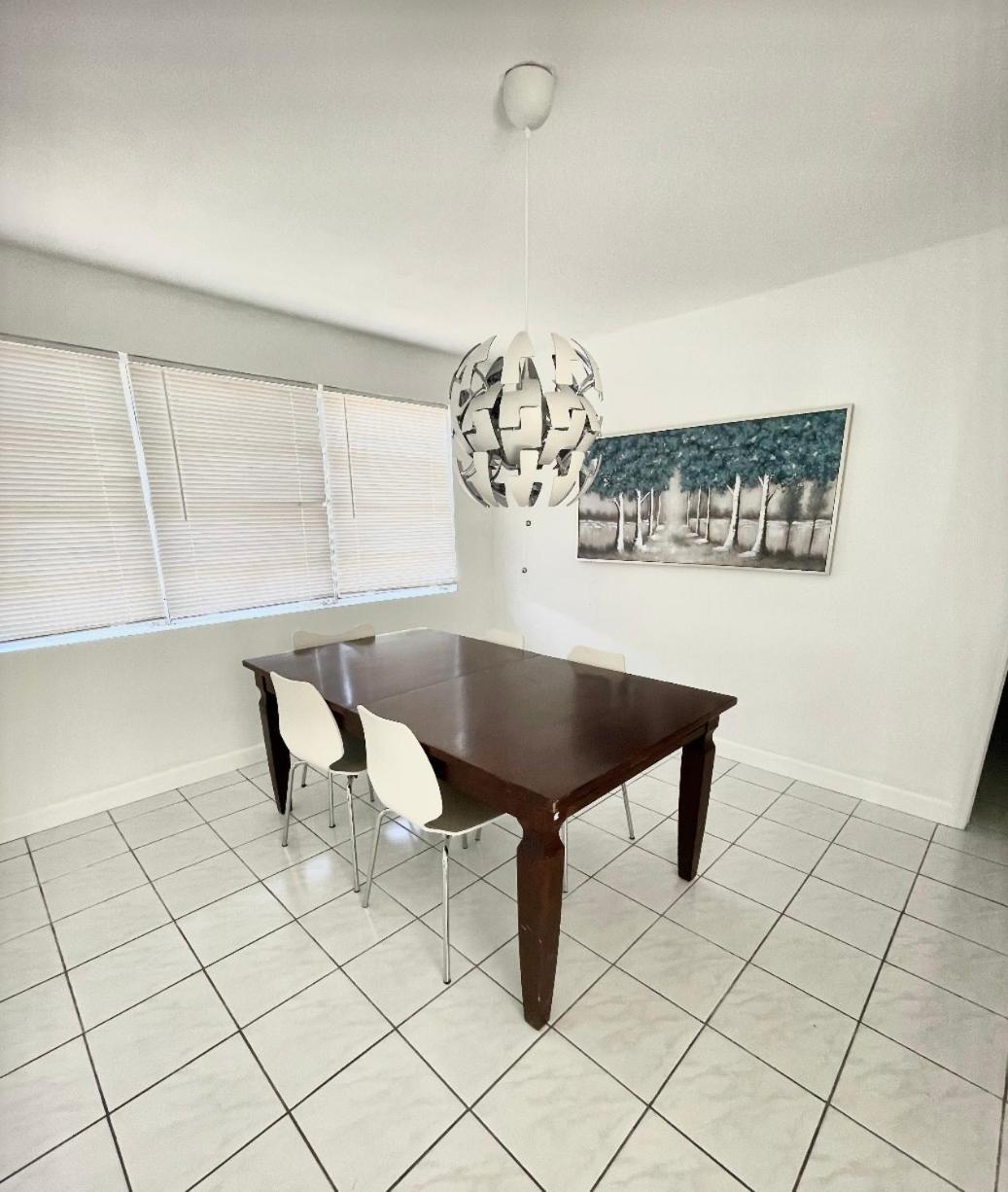 Modern Close To Downtown And The Airport Apartment