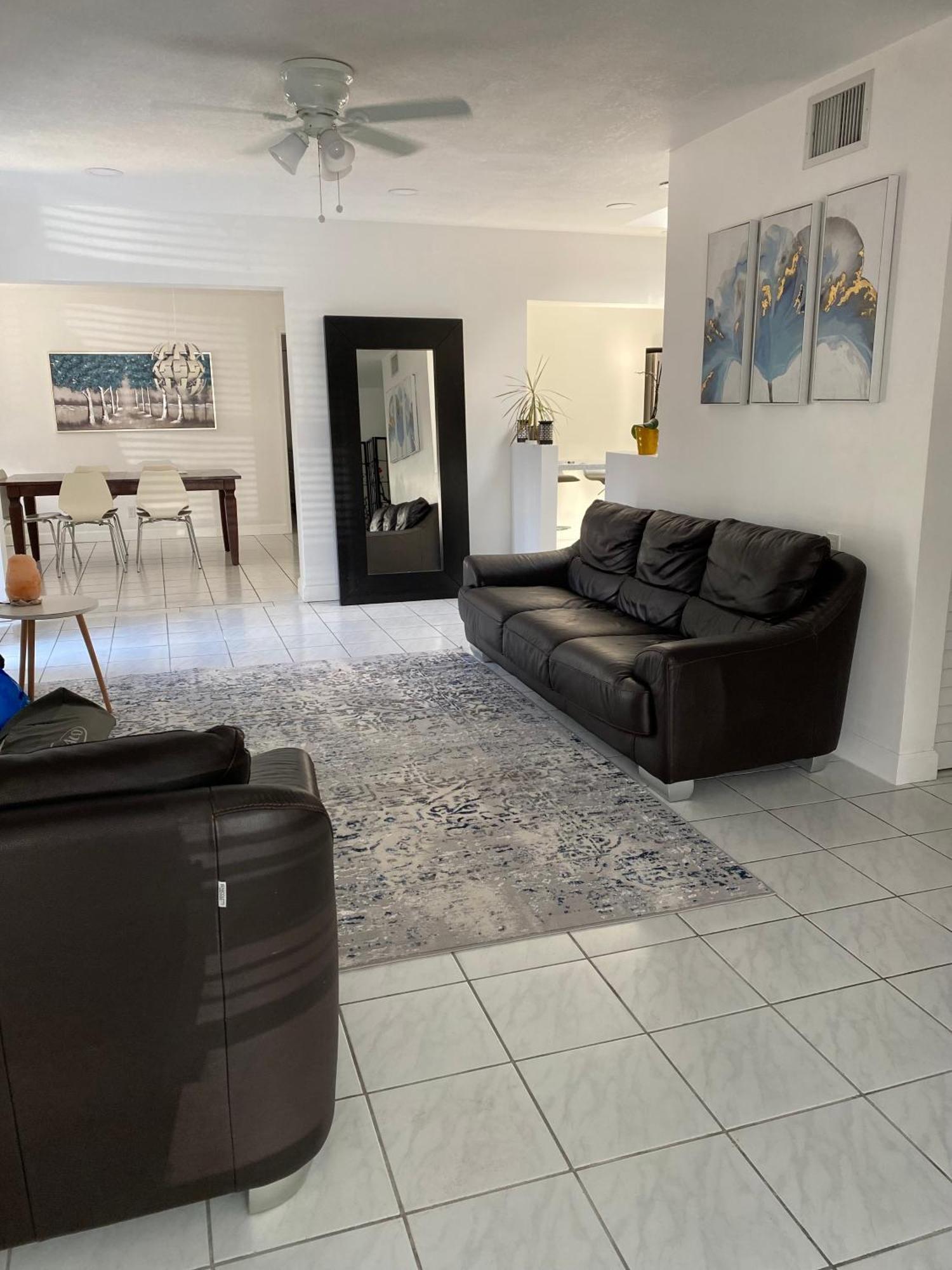 Apartment Modern Close To Downtown And The Airport *