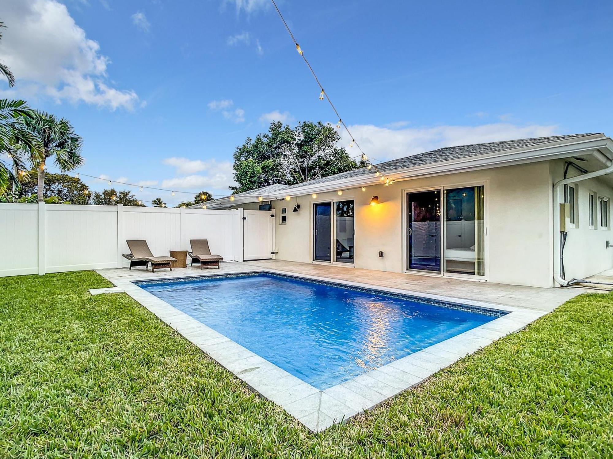 Luxe 6 Bed Heated Pool I 5 Min To I Bbq Holiday home *
