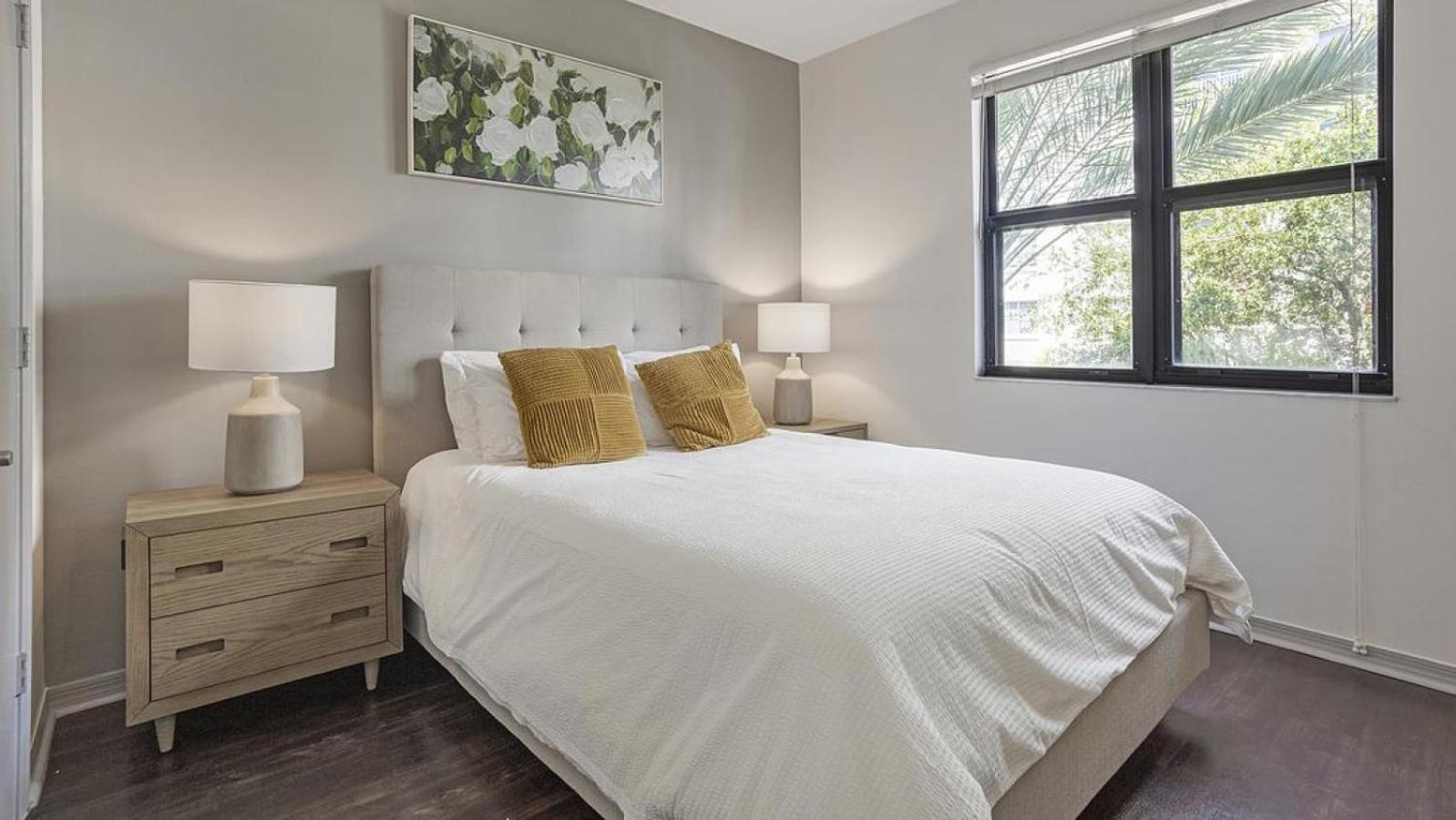 Landing Modern With Amazing Amenities Apartment