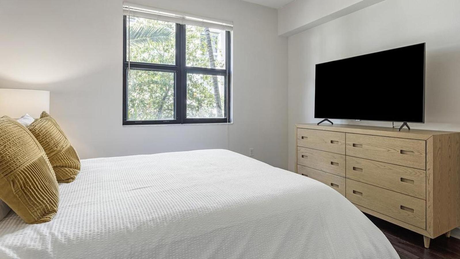 Landing Modern With Amazing Amenities Fort Lauderdale