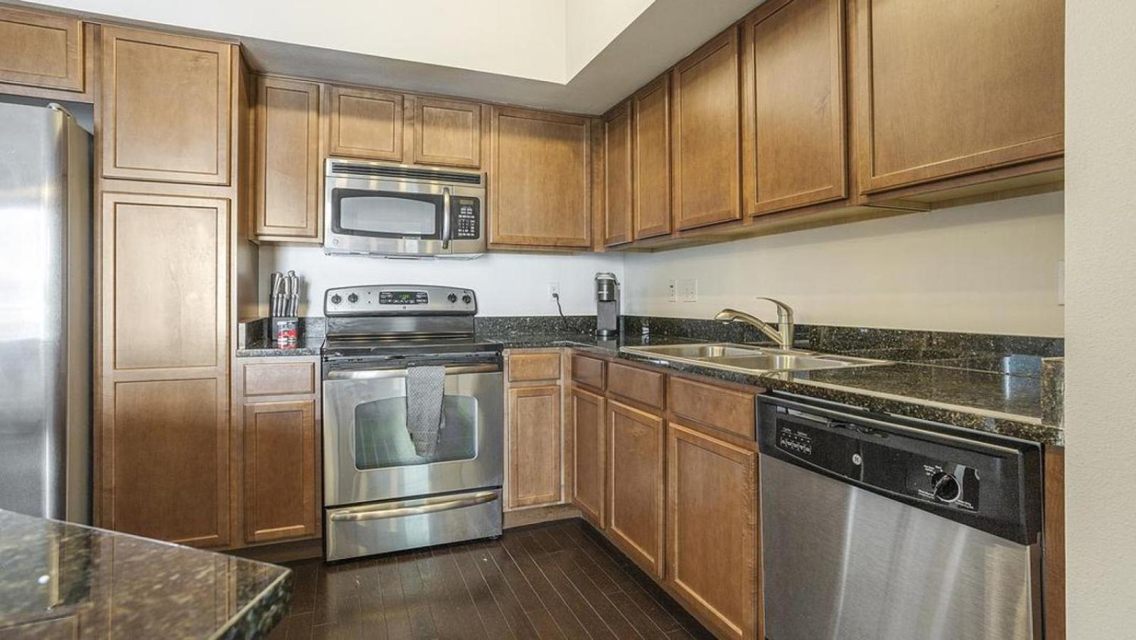 Apartment Landing Modern With Amazing Amenities *
