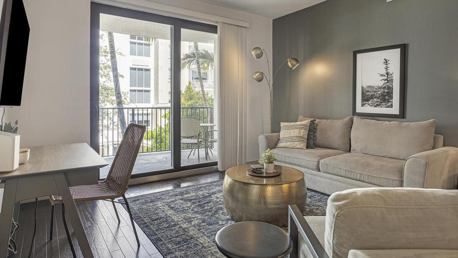 Landing Modern With Amazing Amenities *