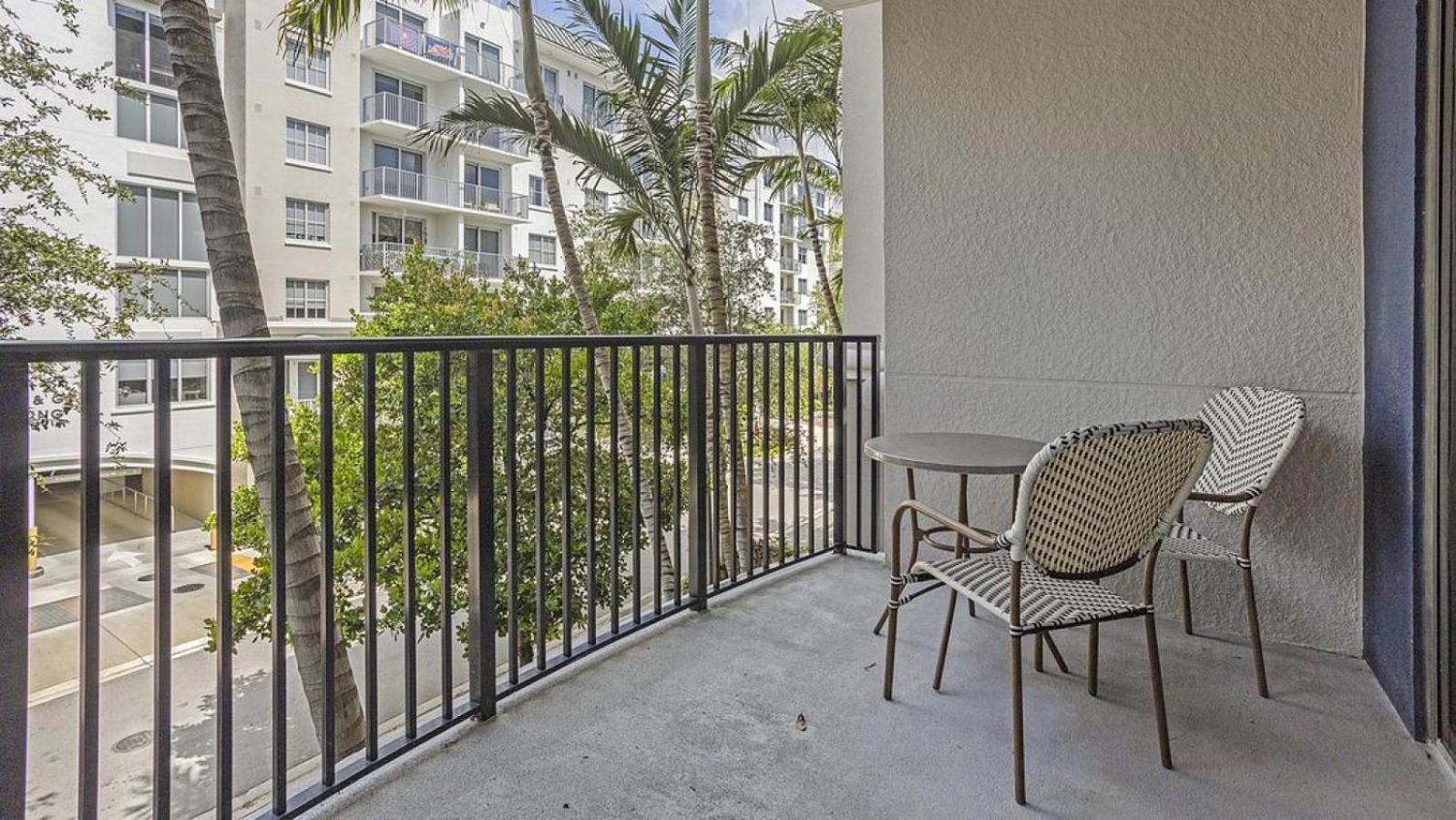 Apartment Landing Modern With Amazing Amenities Fort Lauderdale