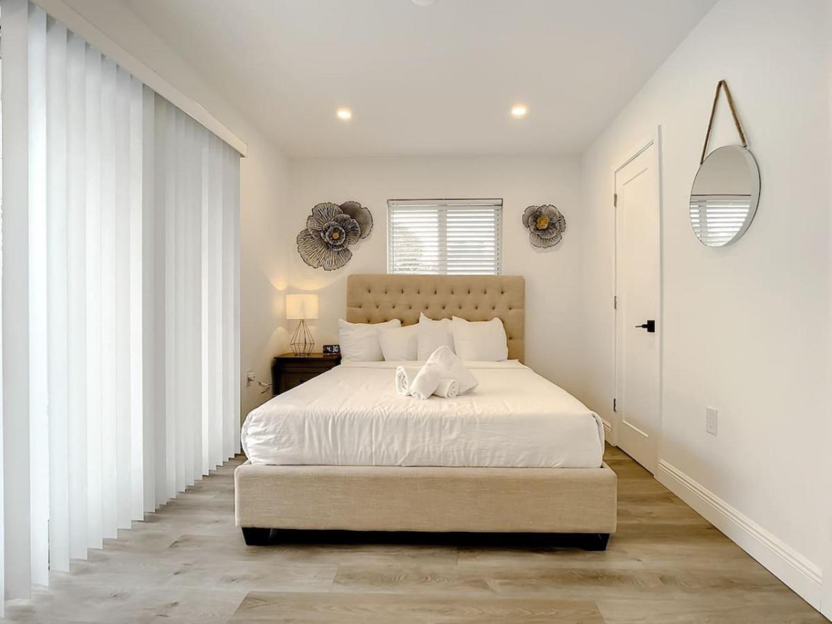 Luxe 6 Bed Heated Pool I 5 Min To I Bbq Holiday home