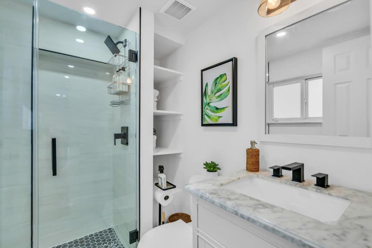 Zach's Tropical Pool House * Fort Lauderdale