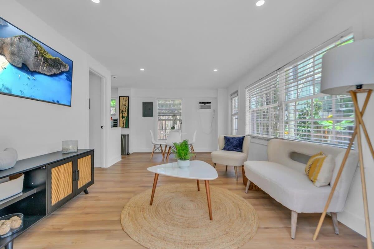 Zach's Tropical Pool House * Fort Lauderdale