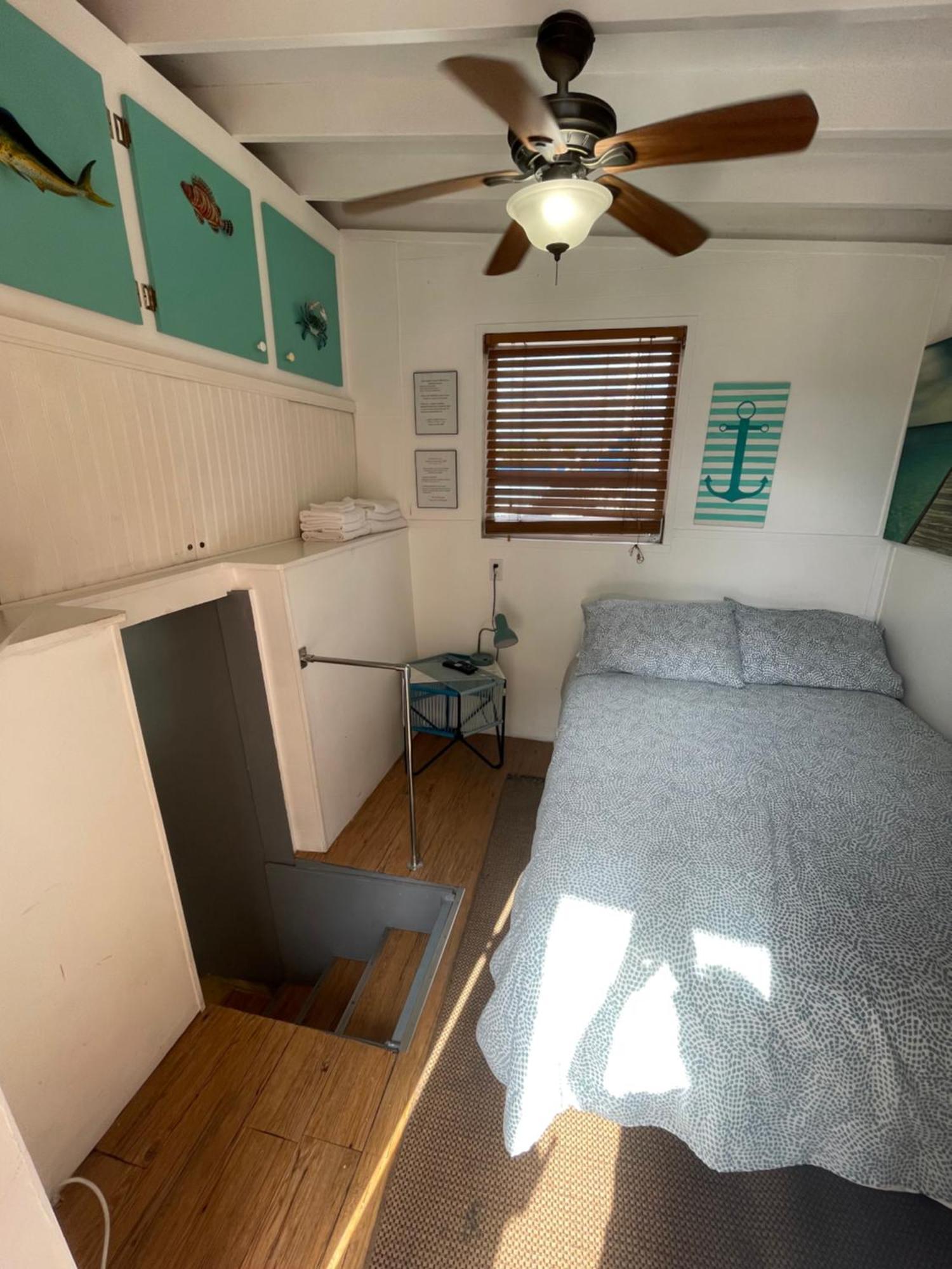 Updated Houseboat On The River!