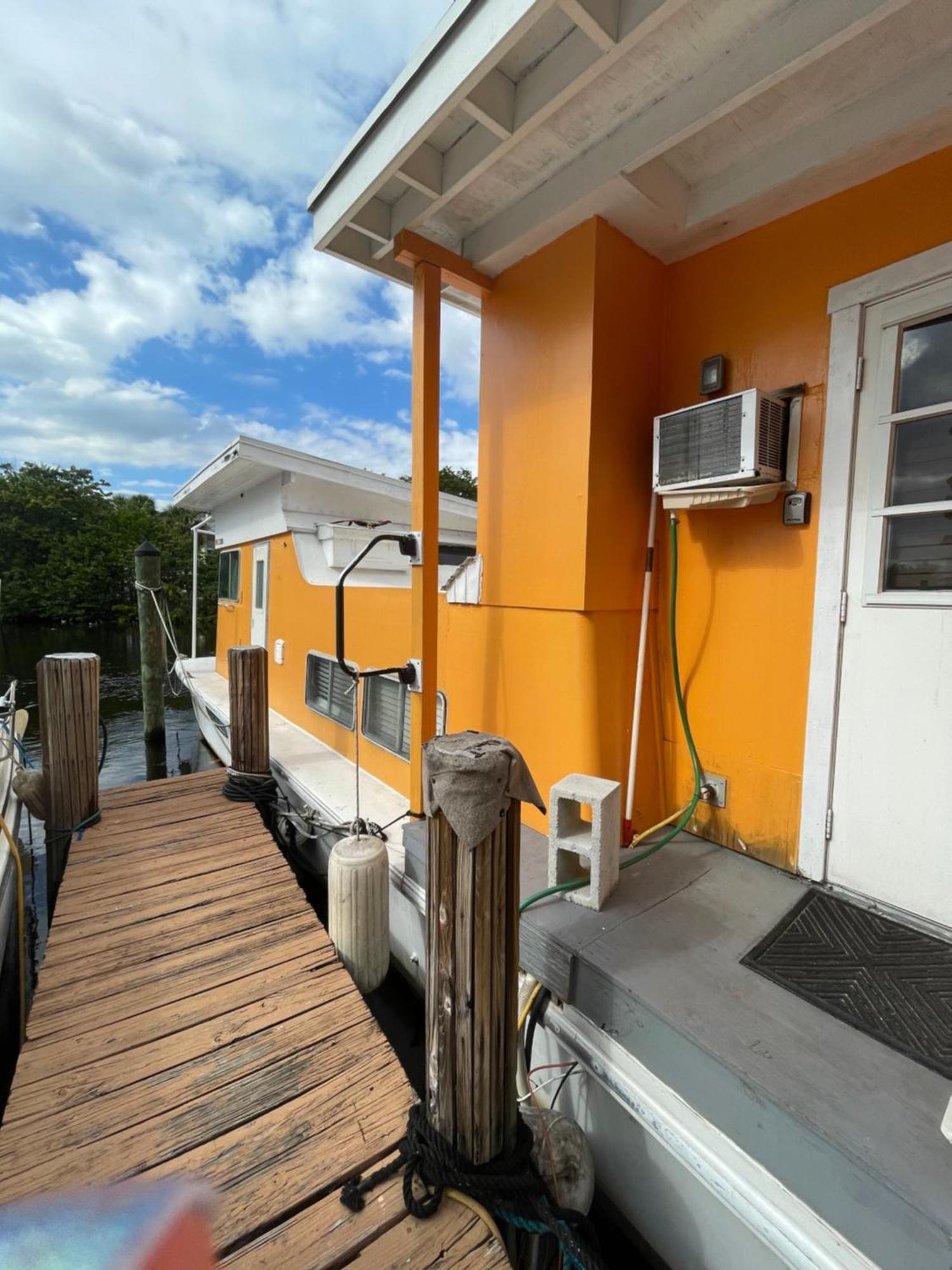 Updated Houseboat On The River! * Fort Lauderdale