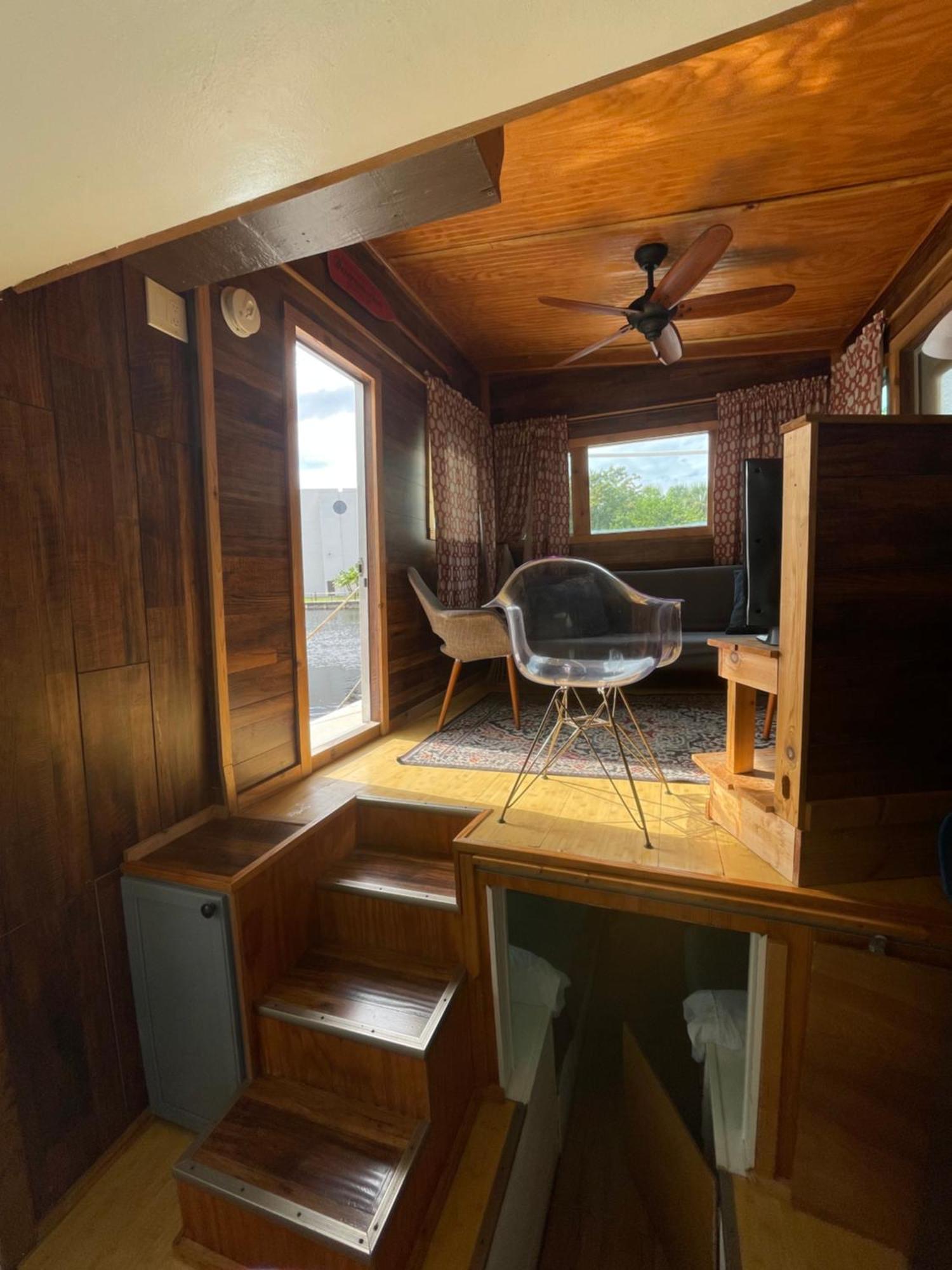 Updated Houseboat On The River! Botel *