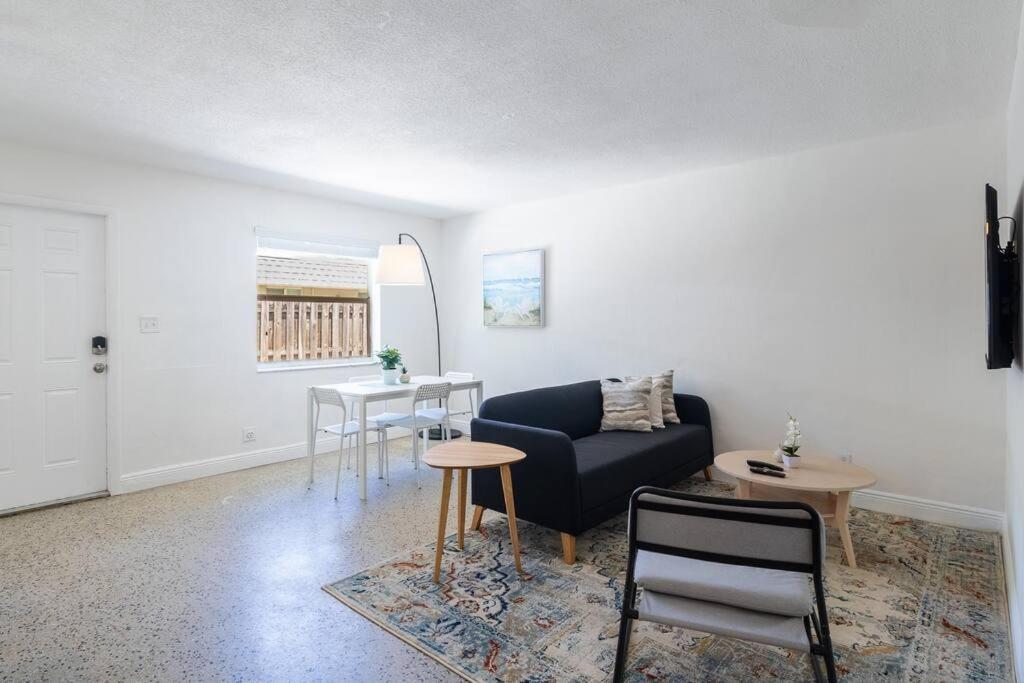 Apartment Charming 2 Bed 1 Bath Gem 10 Min To Beach!