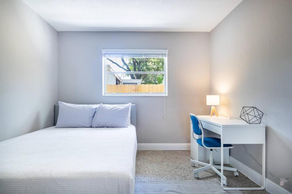 Charming 2 Bed 1 Bath Gem 10 Min To Beach!