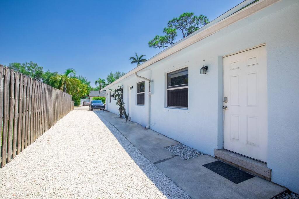 Charming 2 Bed 1 Bath Gem 10 Min To Beach! Apartment Fort Lauderdale