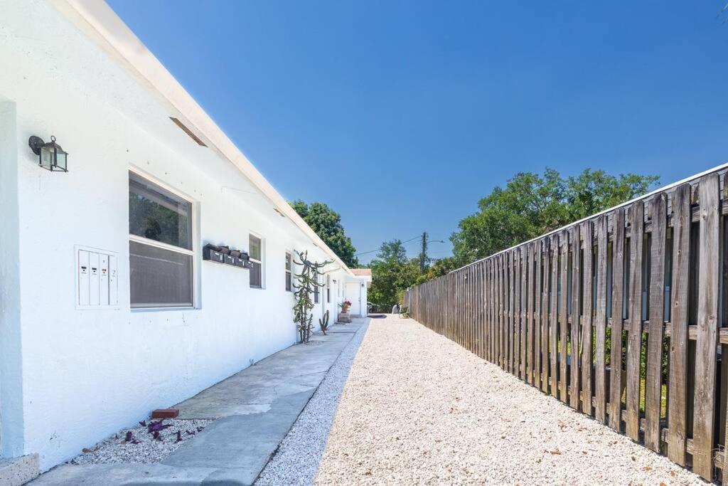 Charming 2 Bed 1 Bath Gem 10 Min To Beach! Fort Lauderdale
