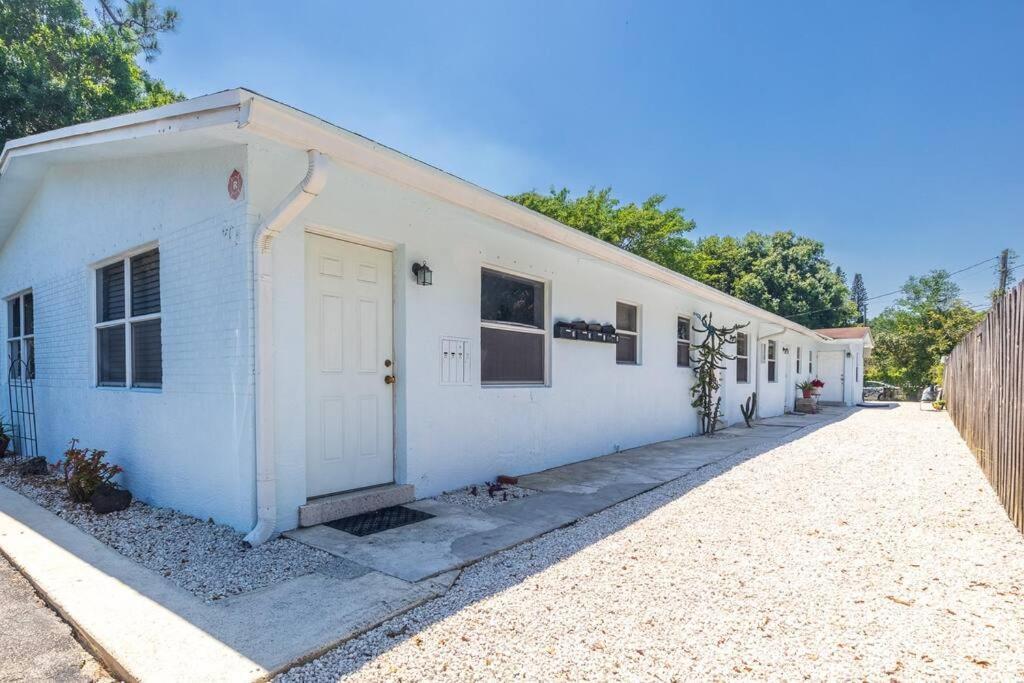 Charming 2 Bed 1 Bath Gem 10 Min To Beach! * Fort Lauderdale