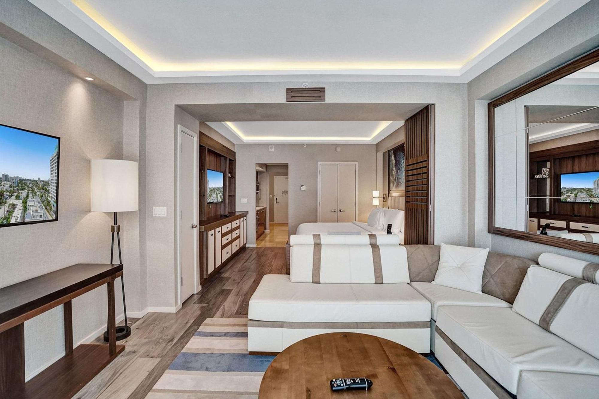 Luxury Beachfront Studio! Holiday home *