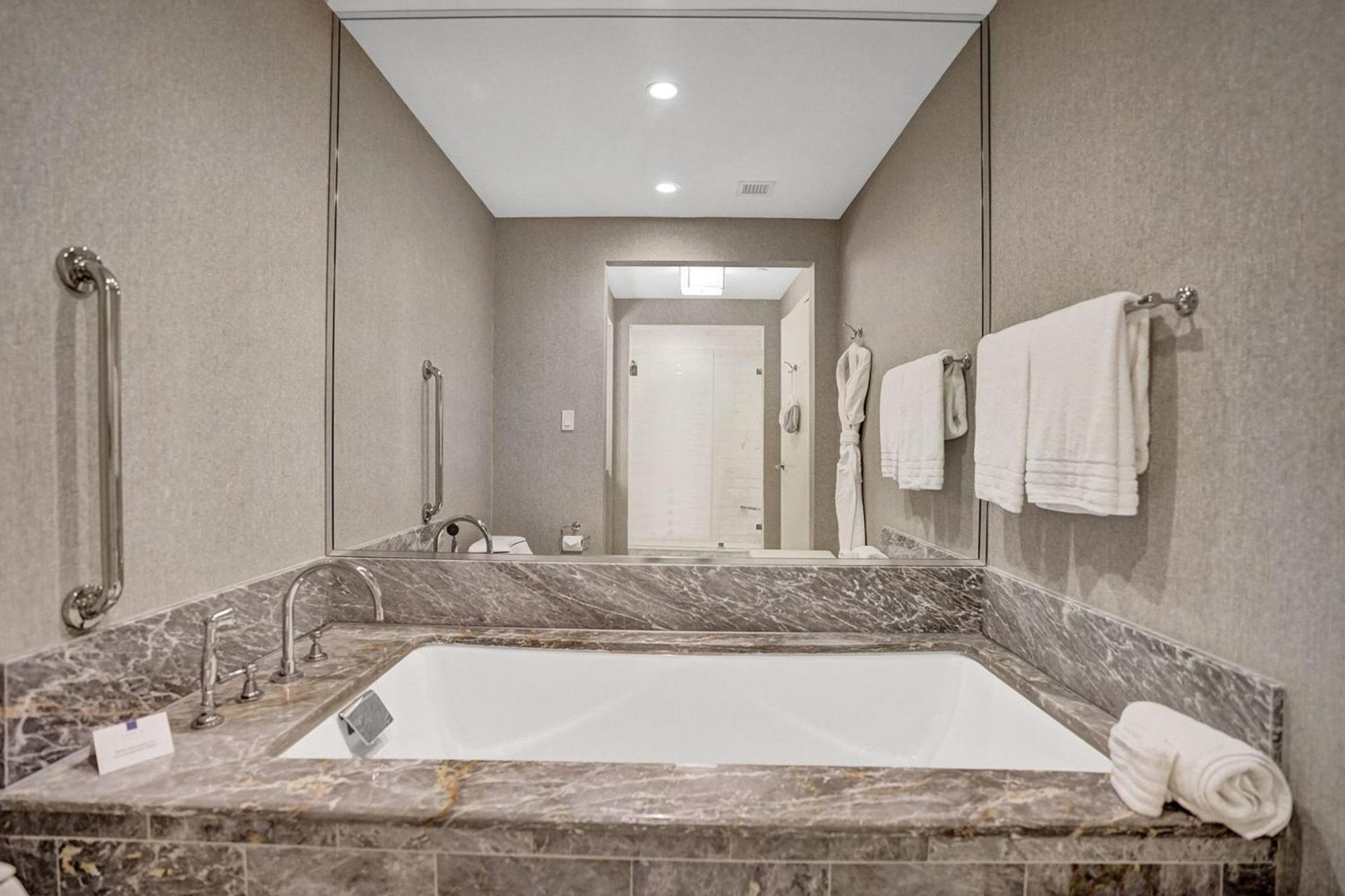 Luxury Beachfront Studio! Holiday home Fort Lauderdale