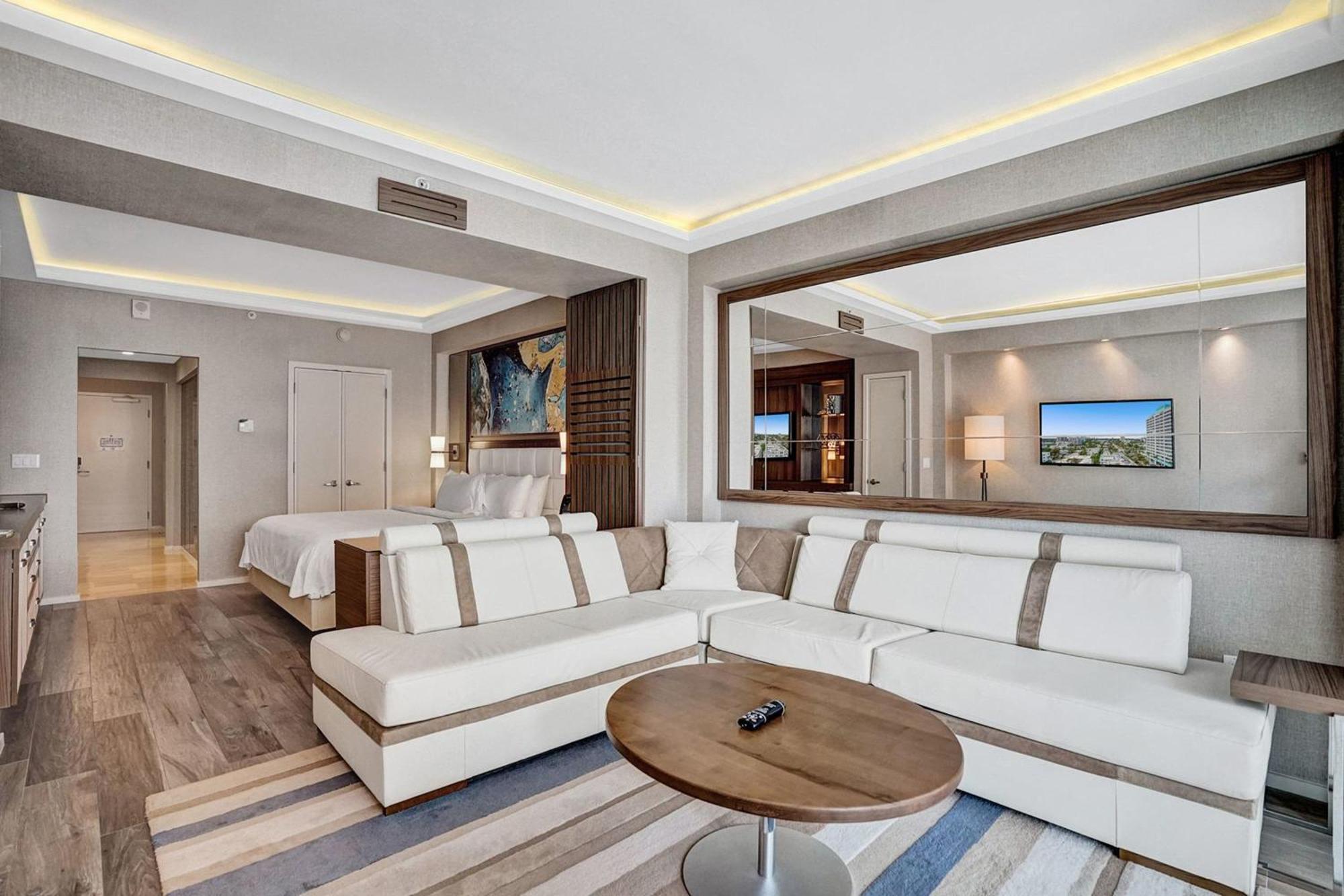 Luxury Beachfront Studio! *