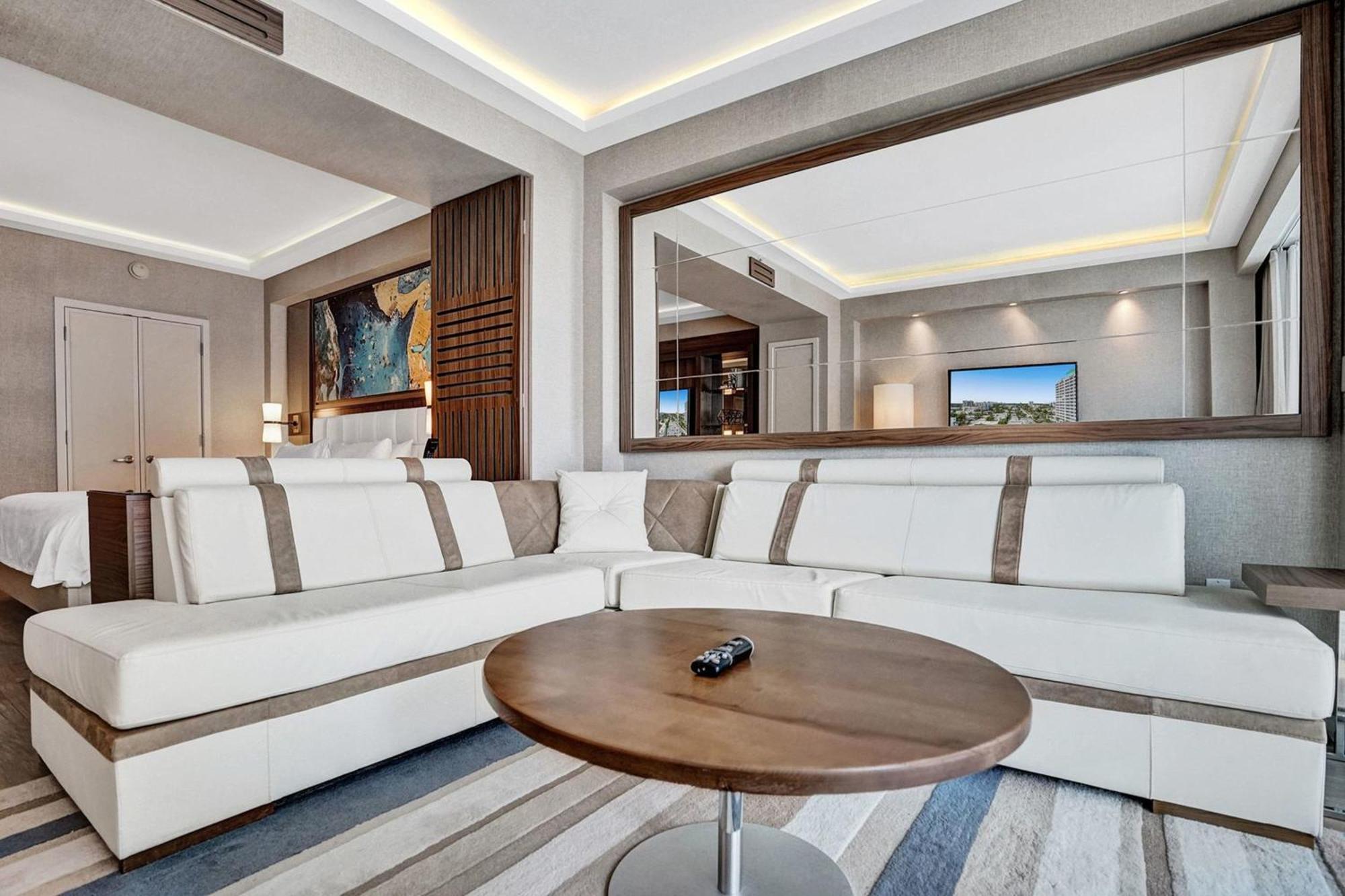 Luxury Beachfront Studio! *