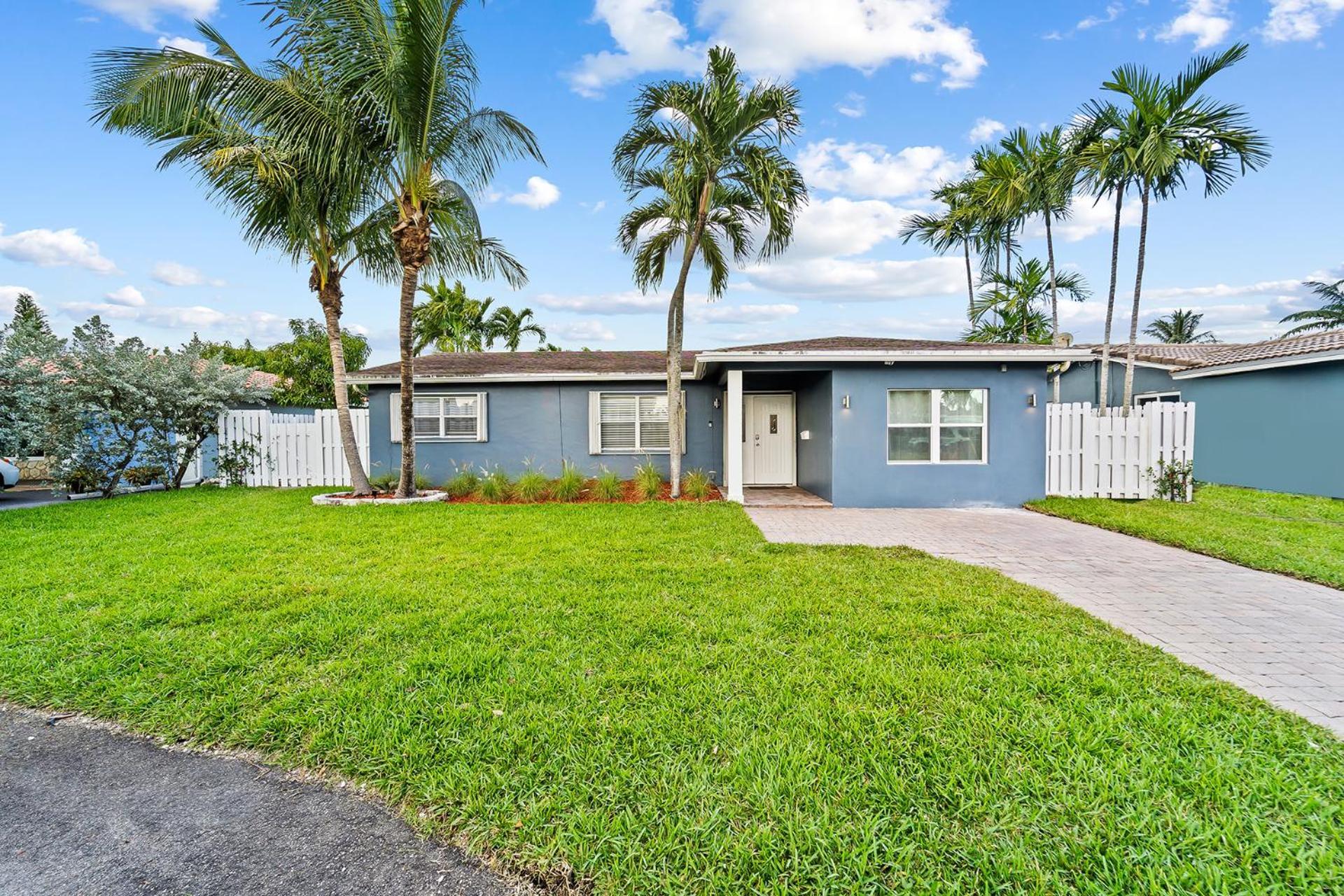 Holiday home Peaceful 5br -waterway Views Private Heated Pool