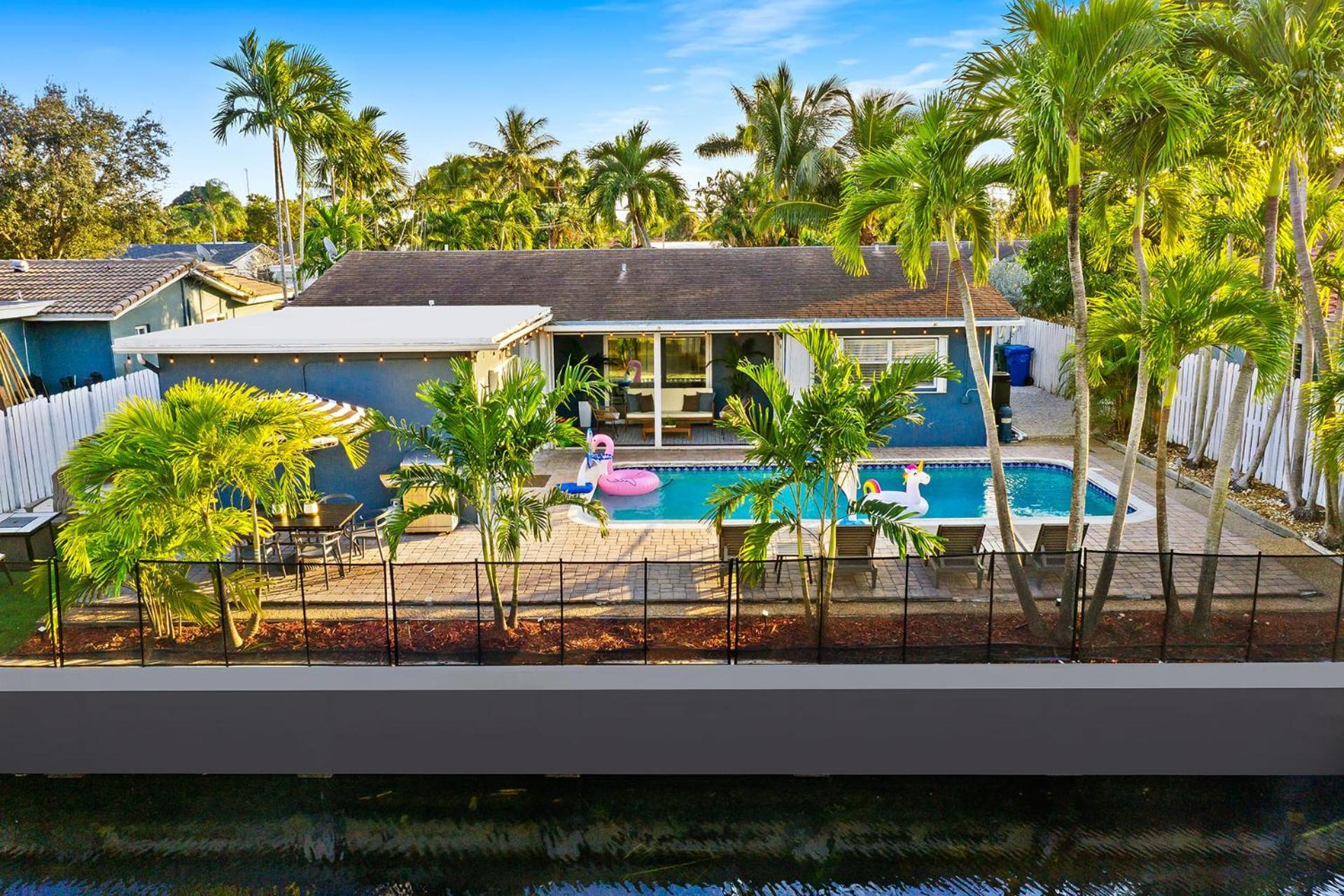 Holiday home Peaceful 5br -waterway Views Private Heated Pool