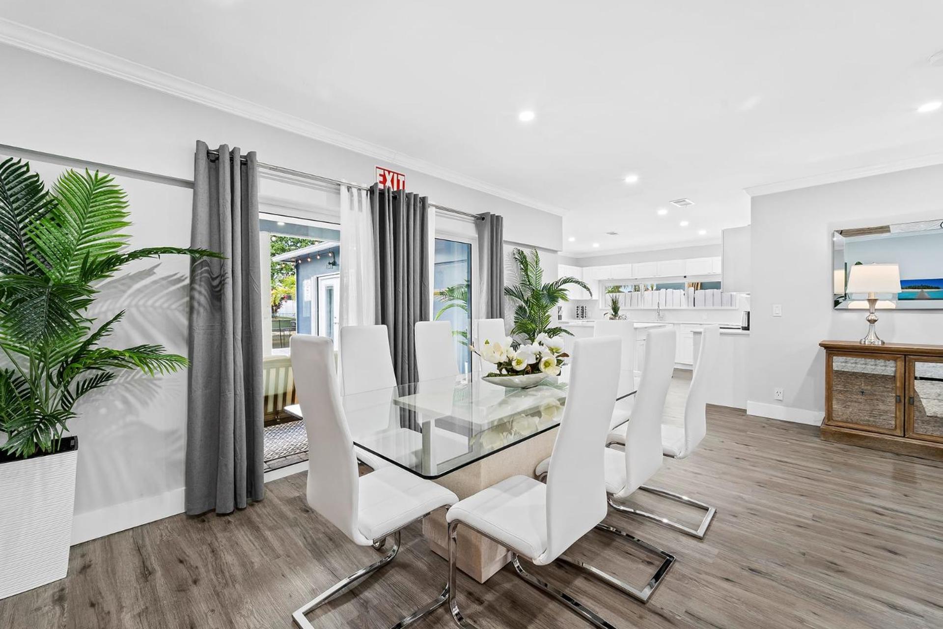 Peaceful 5br -waterway Views Private Heated Pool Holiday home Fort Lauderdale