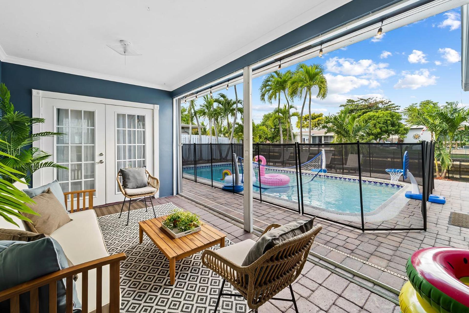 Peaceful 5br -waterway Views Private Heated Pool Holiday home *
