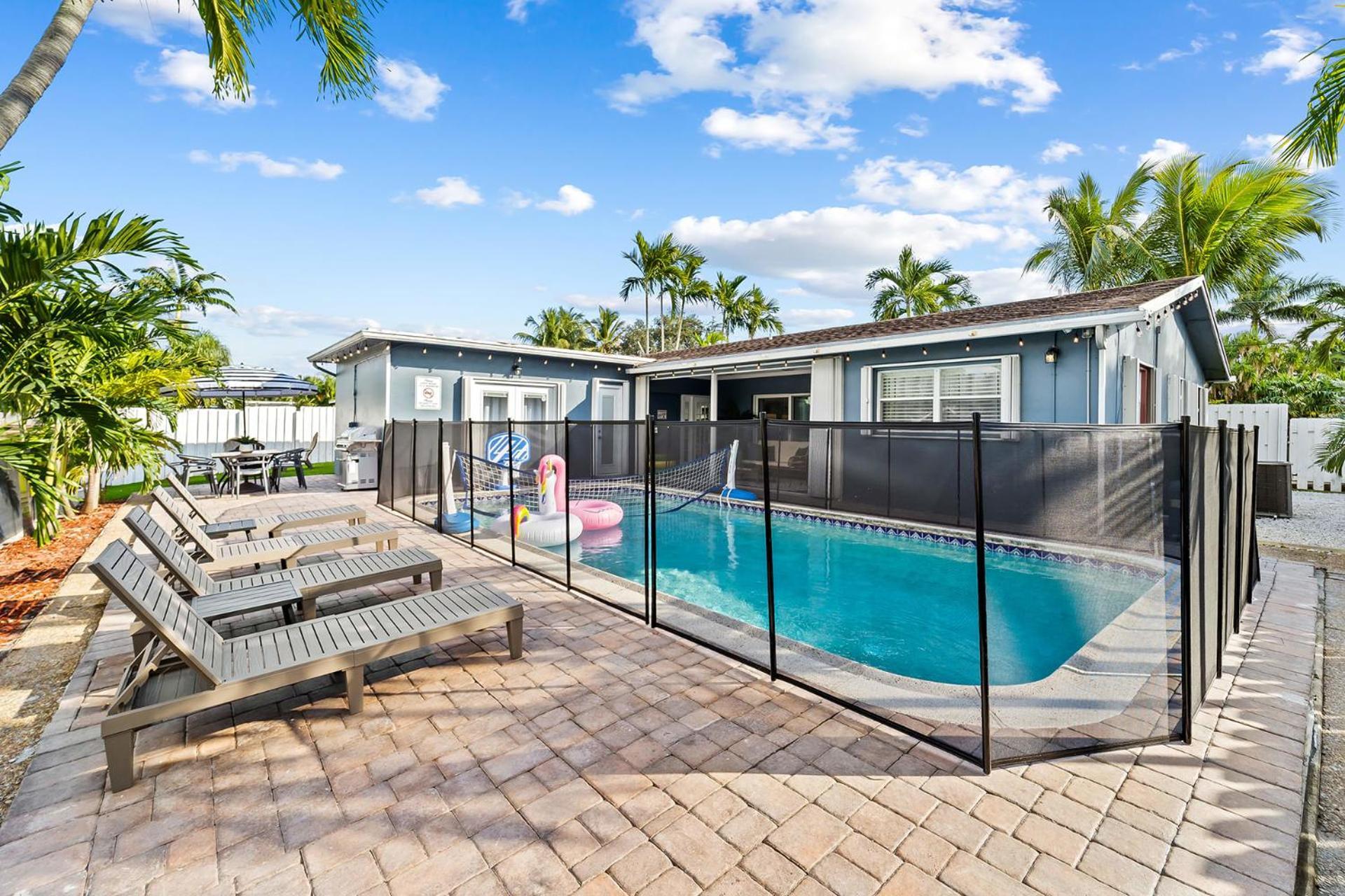 Peaceful 5br -waterway Views Private Heated Pool Holiday home *